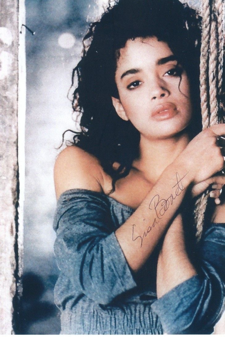 eyesaremosaics:I love Lisa Bonet, she’s a real class act and such a gorgeous woman.