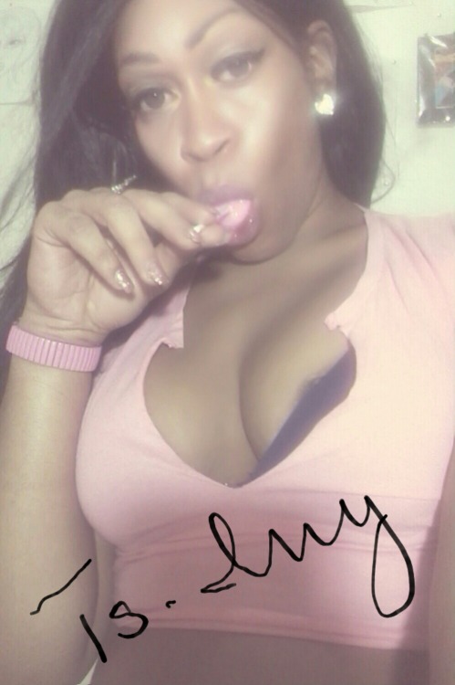 ts-ivydreams: A nice big would taste so much better! #Ts-ivydreams Cute face.