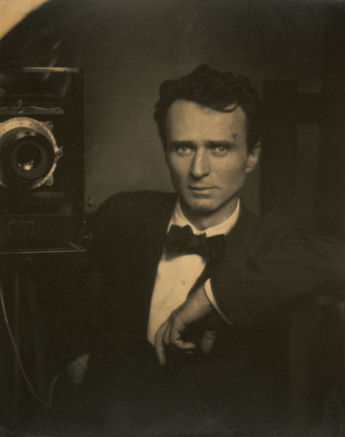 lastwords–out:Edward Steichen, “Self Portrait with Camera,” 1917. The Maestro.