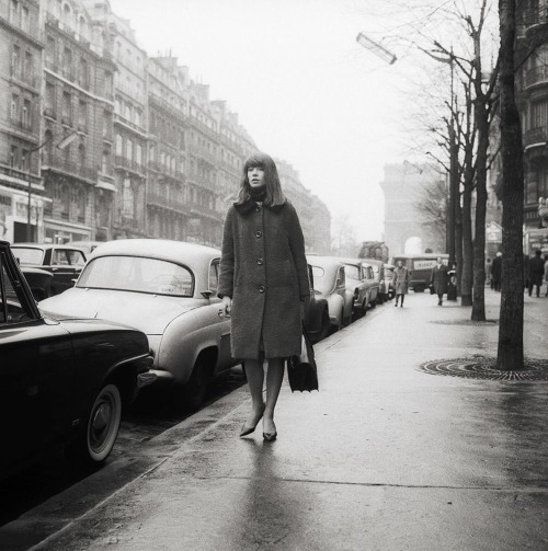 isabelcostasixties: Françoise Hardy photographed by Pierre Vauthey on the streets of Paris.