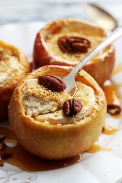 intensefoodcravings:  Cheesecake Stuffed Baked Apples | Le Creme de la Crumb   This is insane
