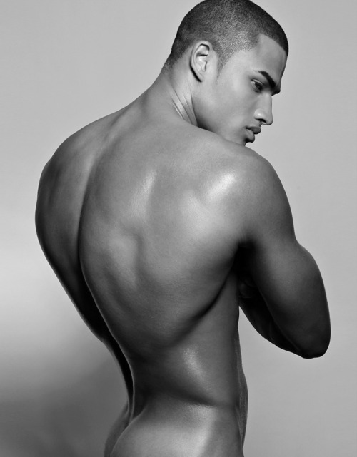 mitos:  Rob Evans by Arron Dunworth (2013) (via) 