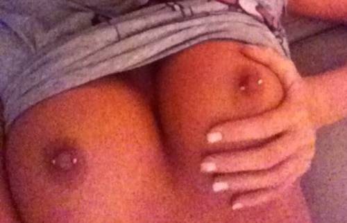 showsometitties: this was a beautiful kik submit to wake up to kik showsometitties for your photos t