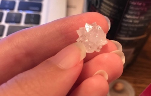 trashkingsalt:nubs-mgee:In one of the geodes was this little guy! It seems to be a freestanding litt