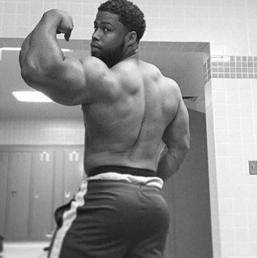 thickumsandthangs21:  Thick Thursday!