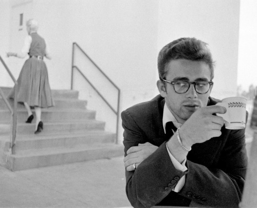 summers-in-hollywood:James Dean drinking coffee, 1955. Photos by Dennis Stock