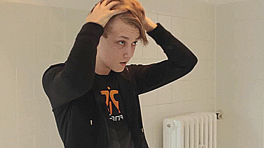 omgbjerg:    ☆  Rekkles plays with his hair   ☆ (x)  rekkles is such a fucking