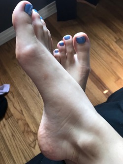 hawk5902:  Sexy pale Long feet and high arches