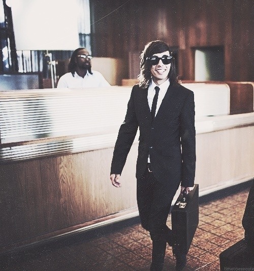 jess-davies-things:  Vic Fuentes being a cute little fuck.