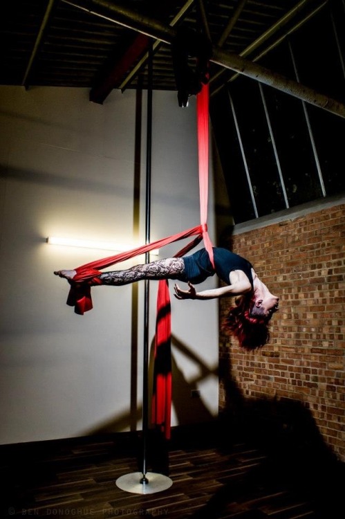 activecherry:  Andi Ariseanu -Silks Photoset