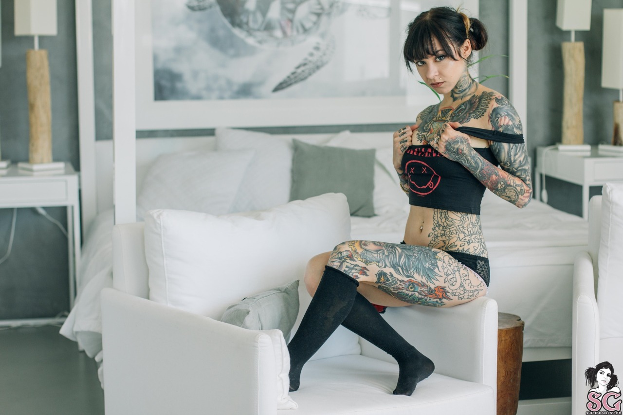 suicidegirlslover:  Gogo Suicide
