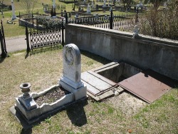 Natchez - 10 Yr Old Florence Died In 1871. She Was Extremely Frightened Of Storms