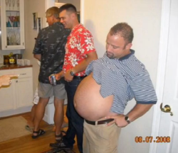 schlago:  itsfunnycuz:  more bellies here