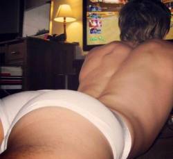 buttinyourface:  Now I don’t know if this is true, but apparently this ass belongs to Niall Horan from One Direction.