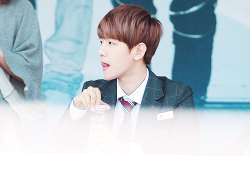 byunbunnie:  baekhyun at the gwangju fansign