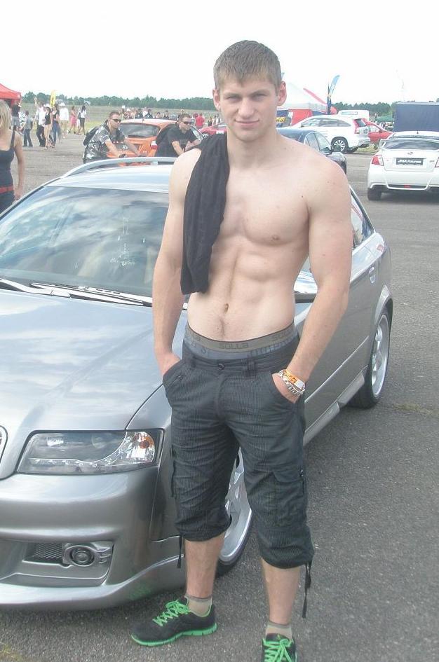 realmenstink:  fhidalgo7779:Hot  STR8 TO MY HEAD !!!