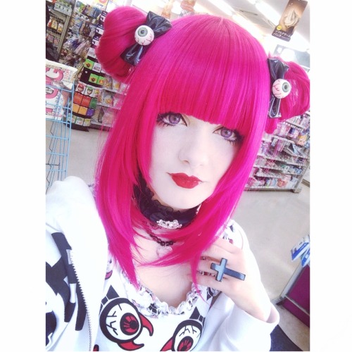 victorialovelace:  Face of the day. Made buns on this wig, but the wind took them away.