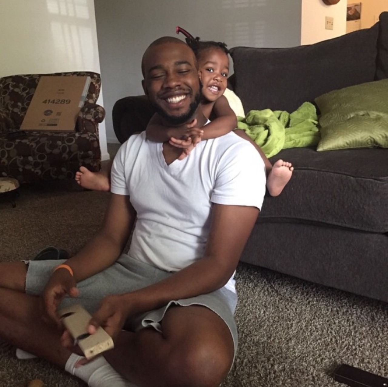 trebled-negrita-princess:  blackreignbow:  gquedd:  afro-arts:  Fatherhood  The best