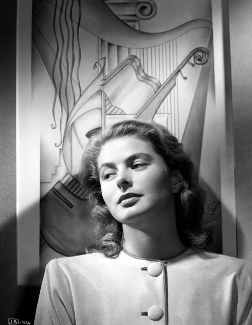 kafkasapartment:Ingrid Bergman, 1945. Ernest Bachrach. Pigment print.