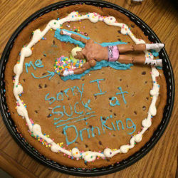 srsfunny:Apology Cookie Cakehttp://srsfunny.tumblr.com/