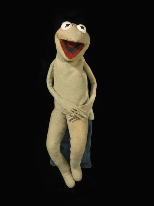 terrifictentacle:  konkeydongcountry:  frog-and-toad-are-friends:  jesus-lizard-journal:  frog-and-toad-are-friends:  jesus-lizard-journal:  …something that I’ve always wanted to ask. What the hell is that thing around Kermit’s neck?  It’s a disguise