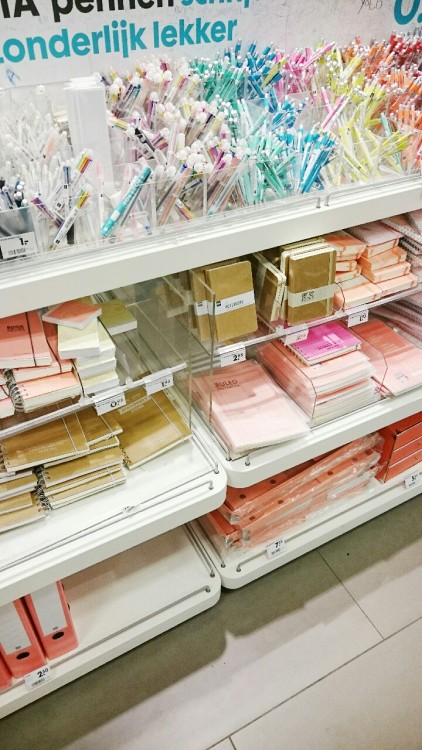 elvirasstudivation:  I walk through these aisles evertime I go to hema