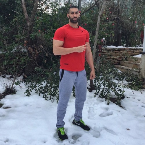 stratisxx:  Wish I had pics of this 6'7 Arab stud’s cock…. I can tell he’s got a big one…imagine this hot specimen of man holding your legs up by your ears,  with one of his big hands, while he ploughs his fat dick deep inside you.