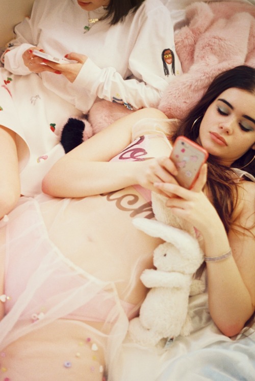 partywitch:Lula Mag #20 shot by girlsandguns