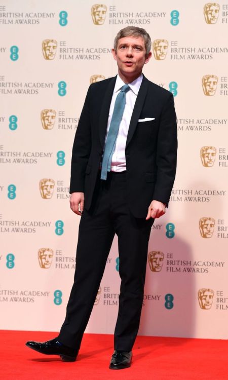 bigcong:HQ：Martin Freeman poses in the winners room at the EE British Academy Film Awards at The Roy