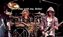 redbaretta:MELT: A Summary (a.k.a. Aoi being a little shit feat. Goddess Uruha and his flowing locks
