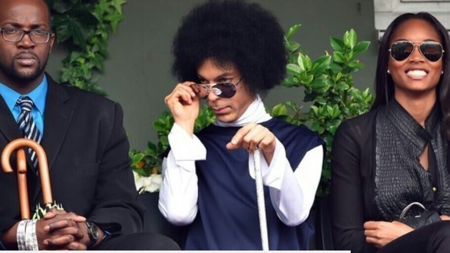 so-treu:  purplepersuasion:  Prince watching Rafael Nadal at the French Open 1 -