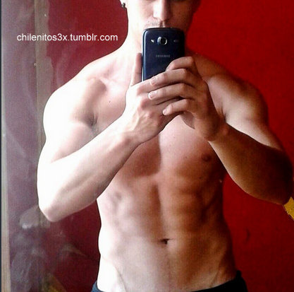 chilenitos3x:  Sergio, 22 años. Buen cuero! Santiago.