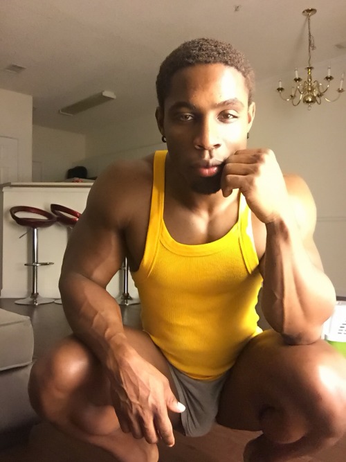 captainjamesuniverse:  actionfigurebody:  💙💚💛💜 TO MY FANS & FOLLOWERS  IG MDB25  So sexy 👅  Hot brother