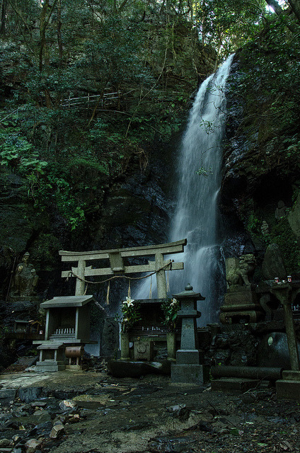 bluepueblo:  Waterfall, Kyoto, Japan photo via chris 