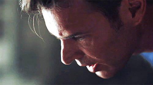elizabethkween:  #whatever you do#don’t imagine these gifs as will encouraging frankie during 
