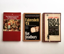 macrolit:Vintage editions of The Metamorphosis, Fahrenheit 451, and 1984