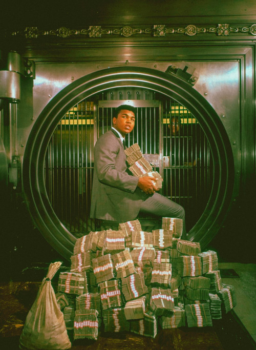strappedarchives:Muhammad Ali photographed by Richard Meek during a portrait session at Bank Of Amer