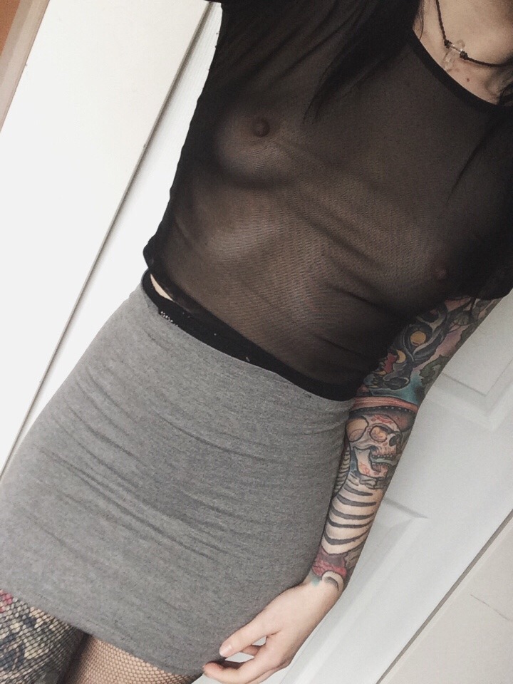 domina-nihil:  Better view of today’s outfit.