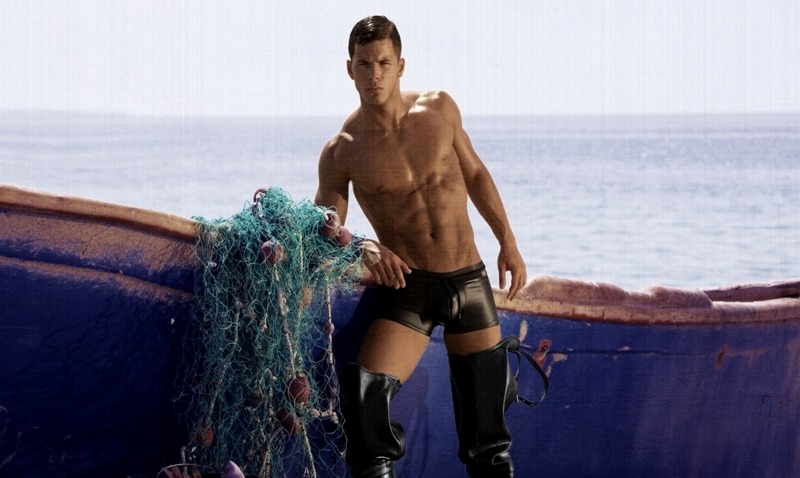 Hot Guys Fishing http://hotmusclejockguys.blogspot.com/2014/07/hot-fishing-muscle-jocks.html