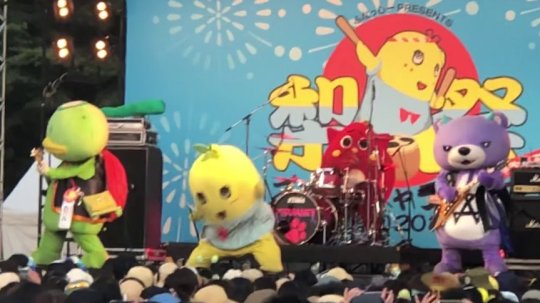 spaced-queen:morthils:  ranger-truth:  sushinfood:  great-tweets:  watch the whole thing, i’m begging you  this is NUTS   Reblogging this again because I found out he’s actually the drummer in an all-mascot metal band called Charamel.  wait a second