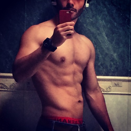 Hunky sexy Pakistani actor Feroze Khan