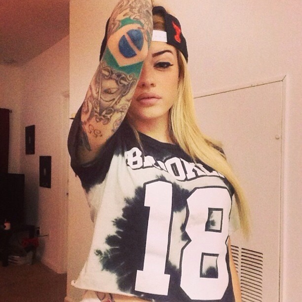 lipz-sofrench-ass-sospanish:  gay4bitchez:  xo  she’s so pretty
