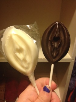 drbabelgideon:  So I bought some vagina shaped lollipops today at The Vagina Monologues!  Sweet treat
