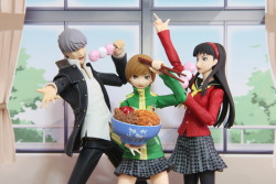 one-and-only-arisato-minato:    Persona 4 Dancing All Night sequel: Persona 4 Singing All Day!Chie: “H-hey! Watch it, guys! I’m trying to eat here!!”  