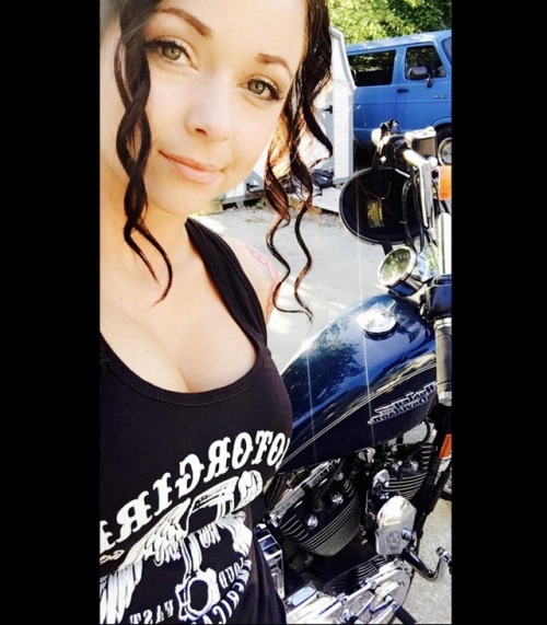 #MotorGirl @jami3mo0rm4n #LoudAndFast #BadAssWomen #GirlsWhoRide #MotorCult www.motorcult.com https: