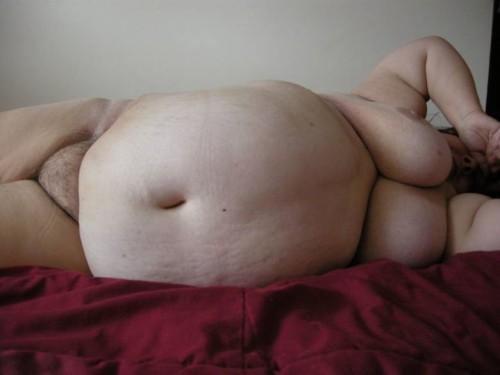fatssbbwfeedeebellystuff: Wanna hook up with a hot fat girl? - CLICK HERE!