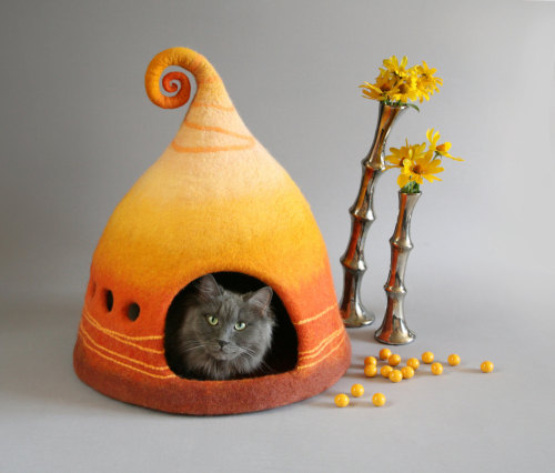 kickair8p: sentimental-apathy: just-l-o-v-e-l-y-darling: sosuperawesome: Felt Cat Caves by FeltField