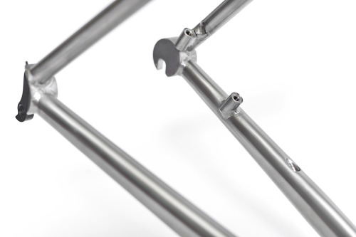 wittson: WITTSON Custom Road Race Disc 046- shallow seatstay design- custom road race disc geometry-