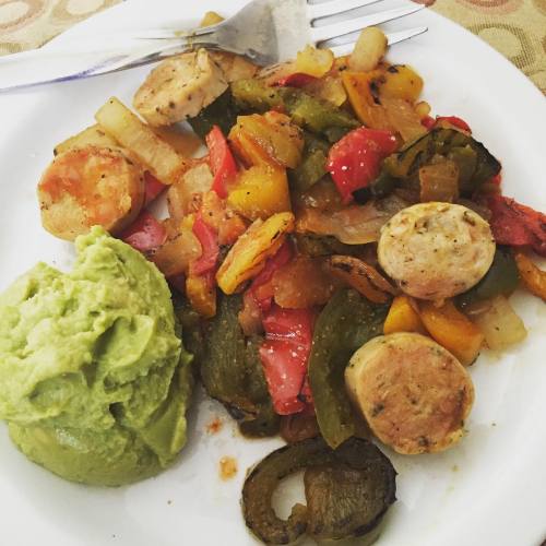 Lunch time. Grilled chicken sausage with sautéed peppers, onions, and fresh guacamole. #healt