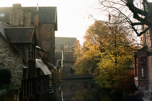 arunaea:Brugge by remaininglight on Flickr.